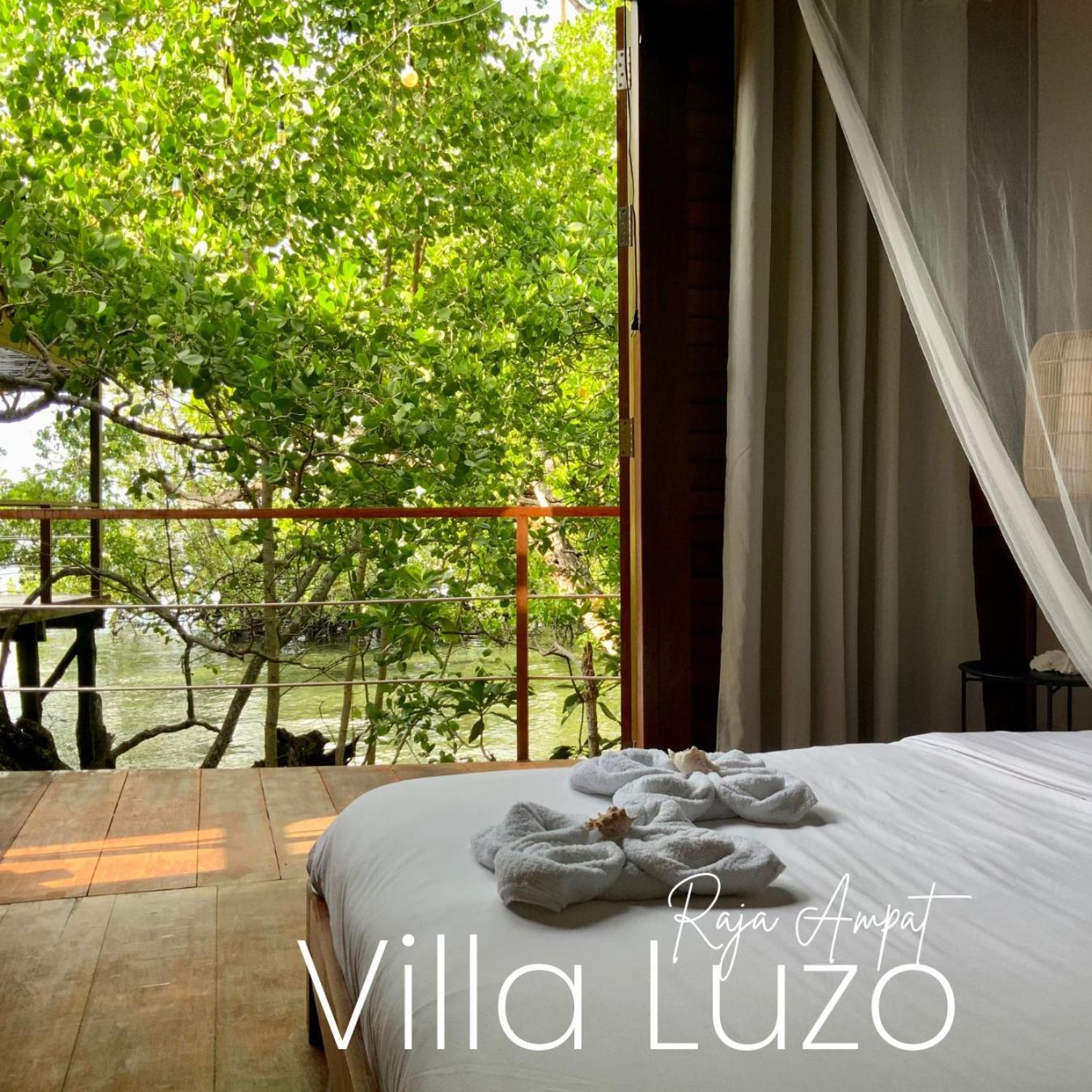 Villa Luzo & Tours Saonek 외부 사진